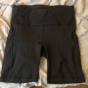 Ultimate stash pocket 7” short from Athelta. Size M. Worn once.